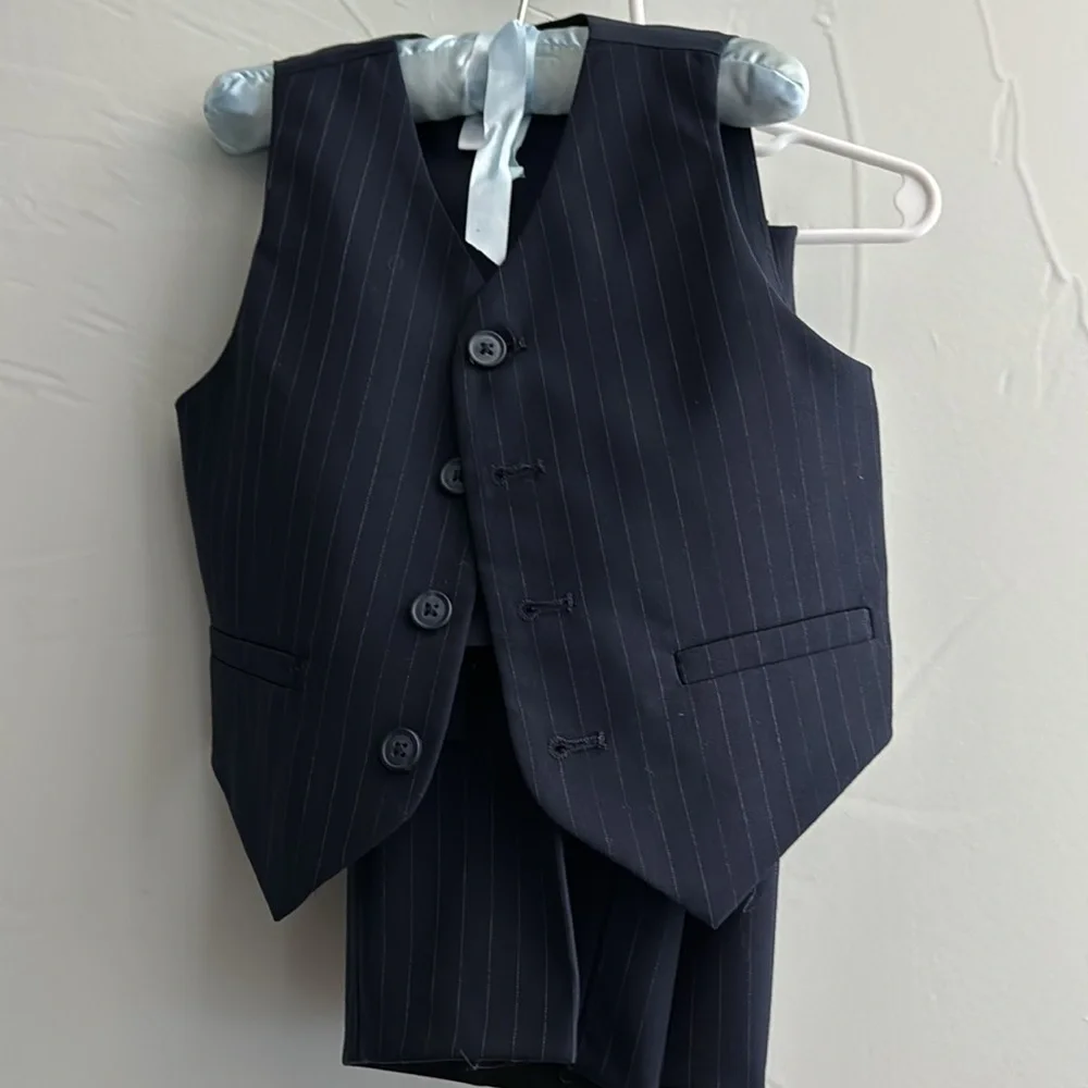 Janie and Jack Special Occasions suit, navy pinstripe, size 3